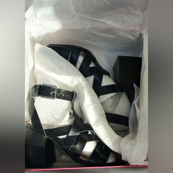 Vince Camuto Black Strappy Women's Sandals Size 5 NWT - Picture 12 of 13